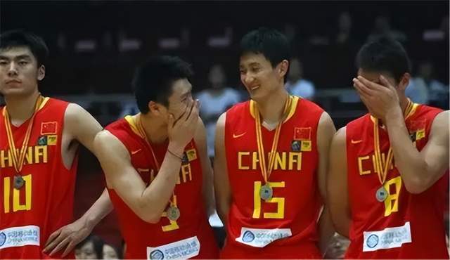 九游娱乐-两场世预赛过后，中国男篮已经告别了广东时代